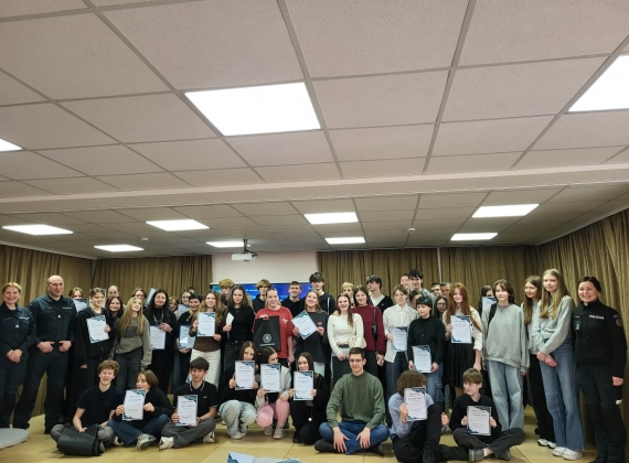 Konkurse „Aš ir Policija“ I etape antra ir trečia vietos!1