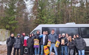 Visagino TVPMC gimnazistai aplankė gyvūnų prieglaudą ,,Gyvūnų šansas 