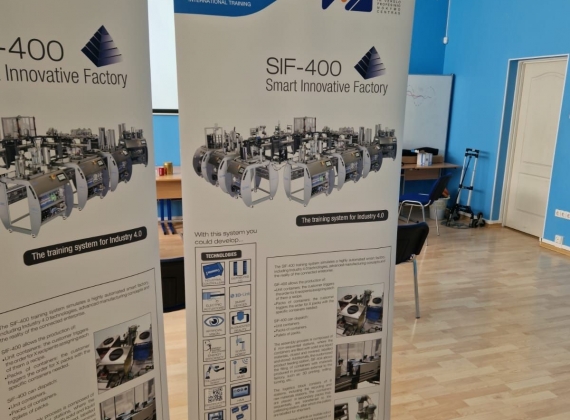 Pilnos sudėties robotizuota mokomoji gamykla Factory Industry 4.0 įrengta Visagino technologijos ir verslo profesinio mokymo centre!2
