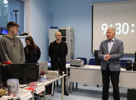 Nacionaliniame mechatronikos konkurse Visaginas TECH komanda laimėjo pirmą vietą!2