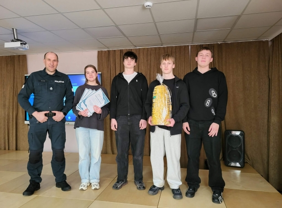 Konkurse „Aš ir Policija“ I etape antra ir trečia vietos!3