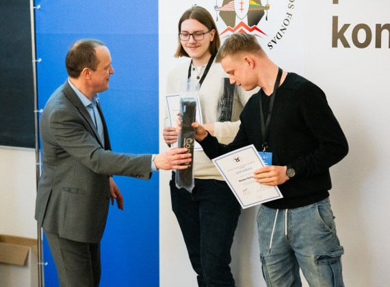 Dr. Juozo Petro Kazicko moksleivių programavimo konkurse Visaginas TECH gimnazistas tapo laureatu!4