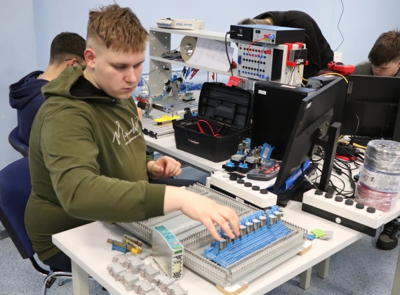 Nacionaliniame mechatronikos konkurse Visaginas TECH komanda laimėjo pirmą vietą!7