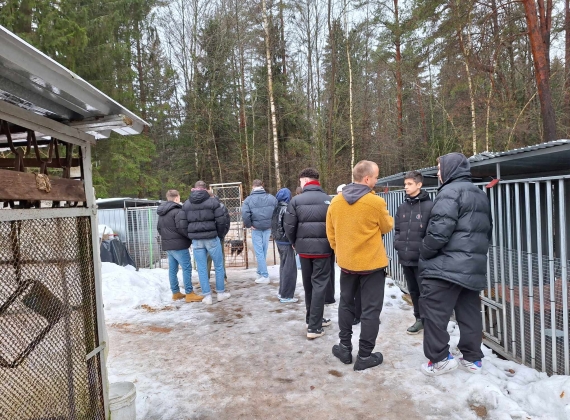 Visagino TVPMC gimnazistai aplankė gyvūnų prieglaudą ,,Gyvūnų šansas 