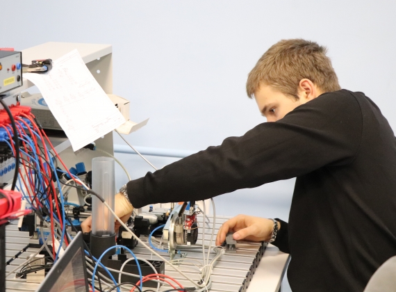 Nacionaliniame mechatronikos konkurse Visaginas TECH komanda laimėjo pirmą vietą!10