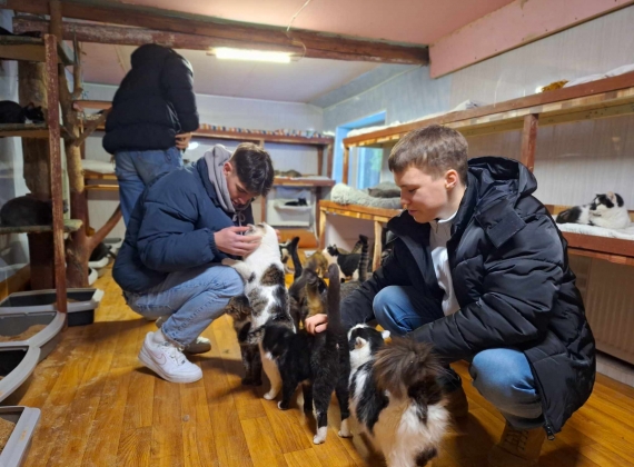 Visagino TVPMC gimnazistai aplankė gyvūnų prieglaudą ,,Gyvūnų šansas 