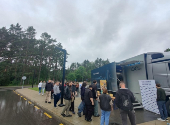 Infobusas su Festo įranga – inovacijos iš arti!23