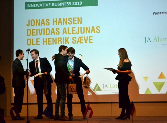 Mokinių mokomoji bendrovė „JUMANJI“ pristatė savo paslaugas startuolių mugėje „Inovatyvus verslas 2019“!24